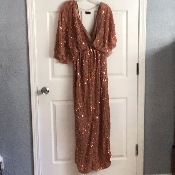 🔥🔥TAKE 50% OFF LIST PRICE 🔥🔥.   SOSO.                        SEQUINED DRESS - Picture 9 of 9